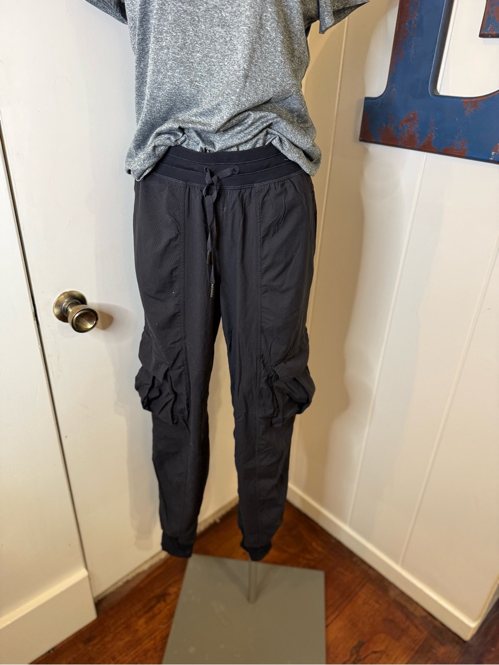 lululemon athletica Black Cargo Slim Joggers Sz S
